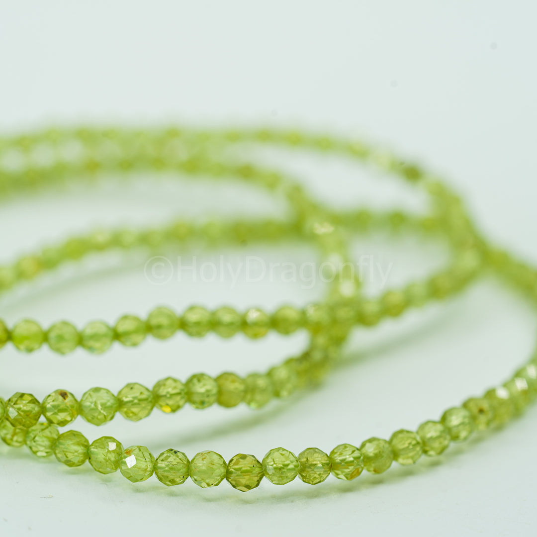 Peridotas apyrankė "4mm" (briaunuota)